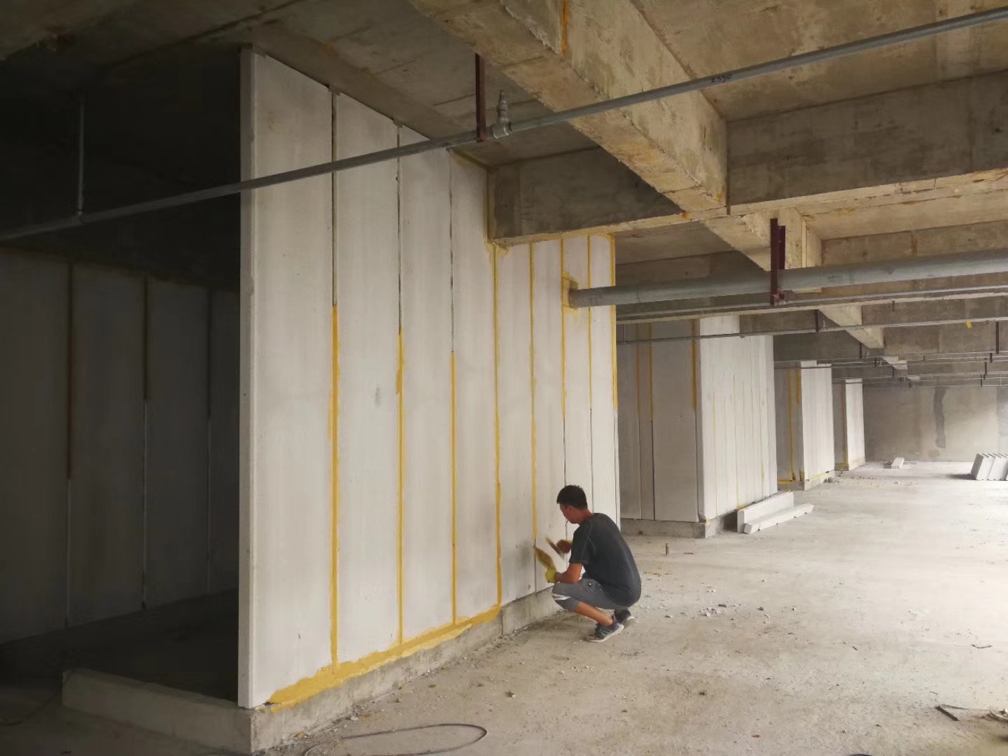 灵川无机发泡轻骨料混凝土隔墙板施工技术性能研究